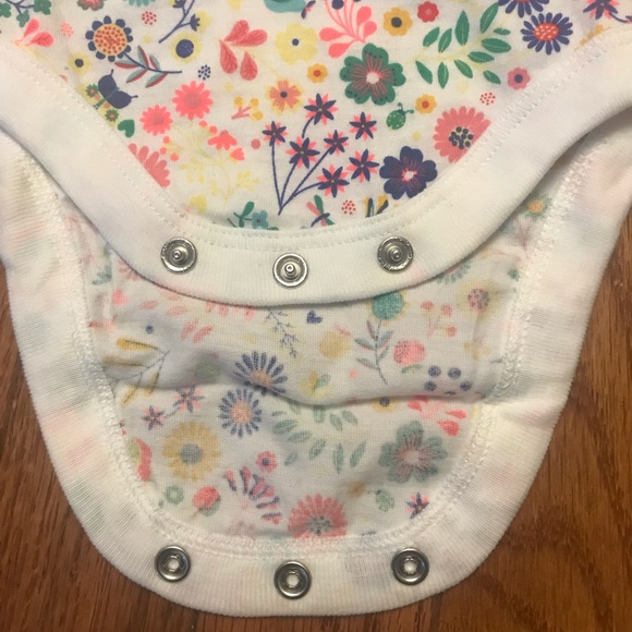 GAP Baby Print Flutter Bodysuit ivory frost floral - Picture 4 of 8